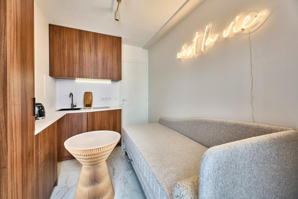Close To La Crimee Metro Station Line 7 * Paris